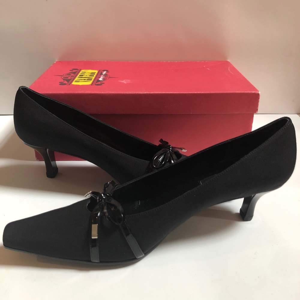 Black Vaneli Aurie Kitten Heels Size 10